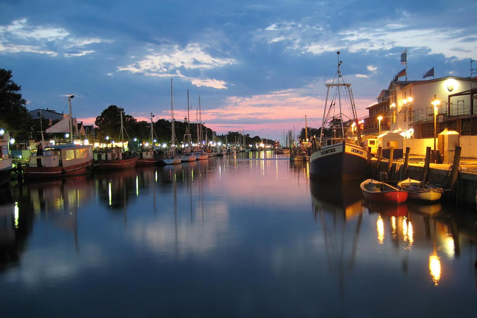 Doppelzimmer Brunch, Direkt Am Alten Strom Rostock Exterior foto